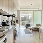 Backup-Powered Stylish Central Apartment Near Table Mountain