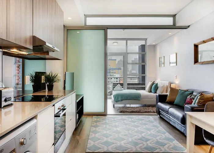 Backup-Powered Stylish Central Apartment Near Table Mountain