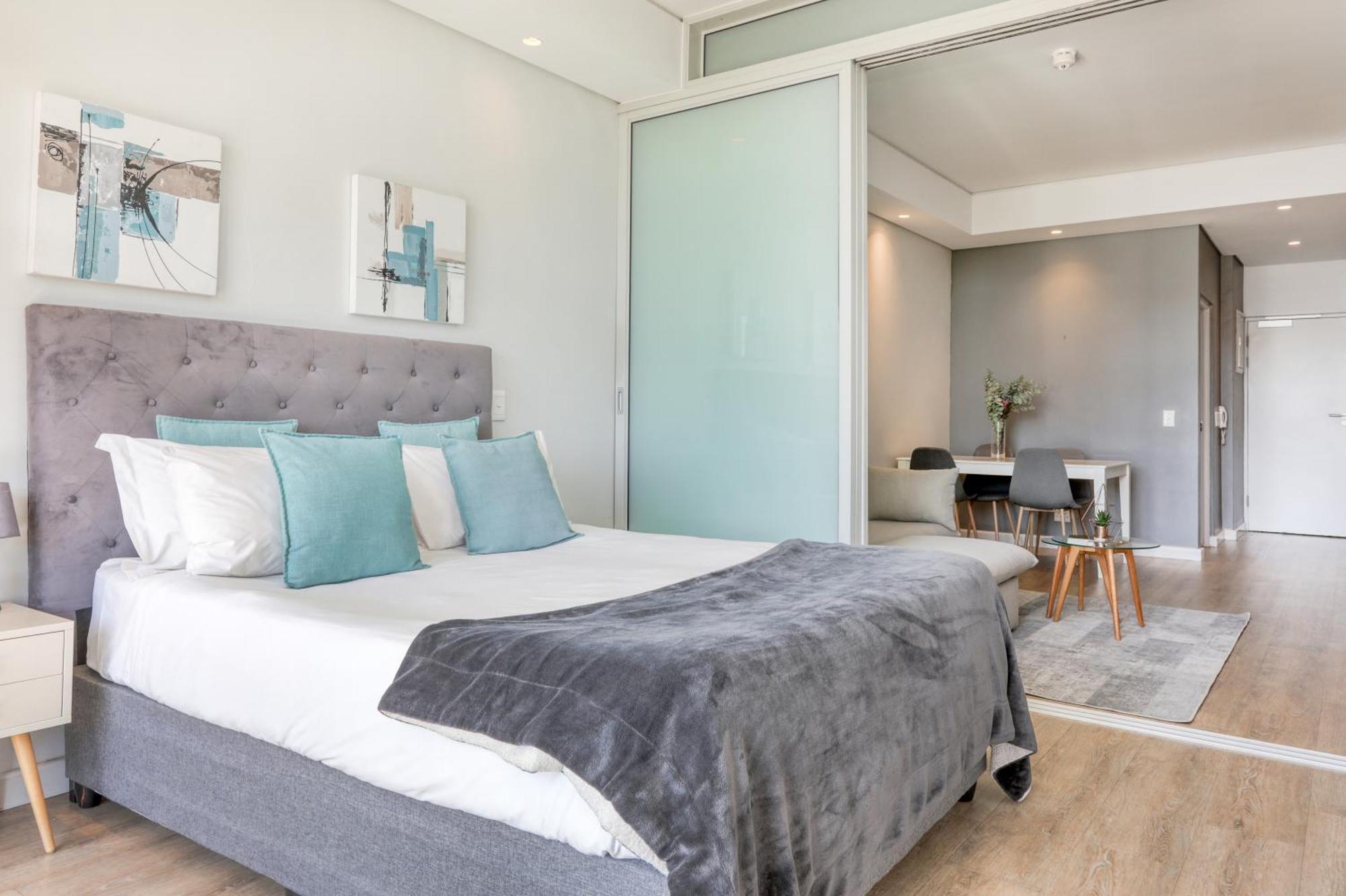 Backup-powered Stylish Near Table Mountain Apartment Cape Town