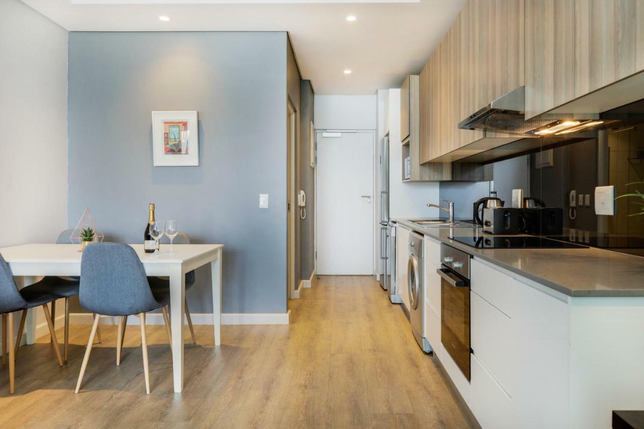 Backup-powered Stylish Near Table Mountain Apartment